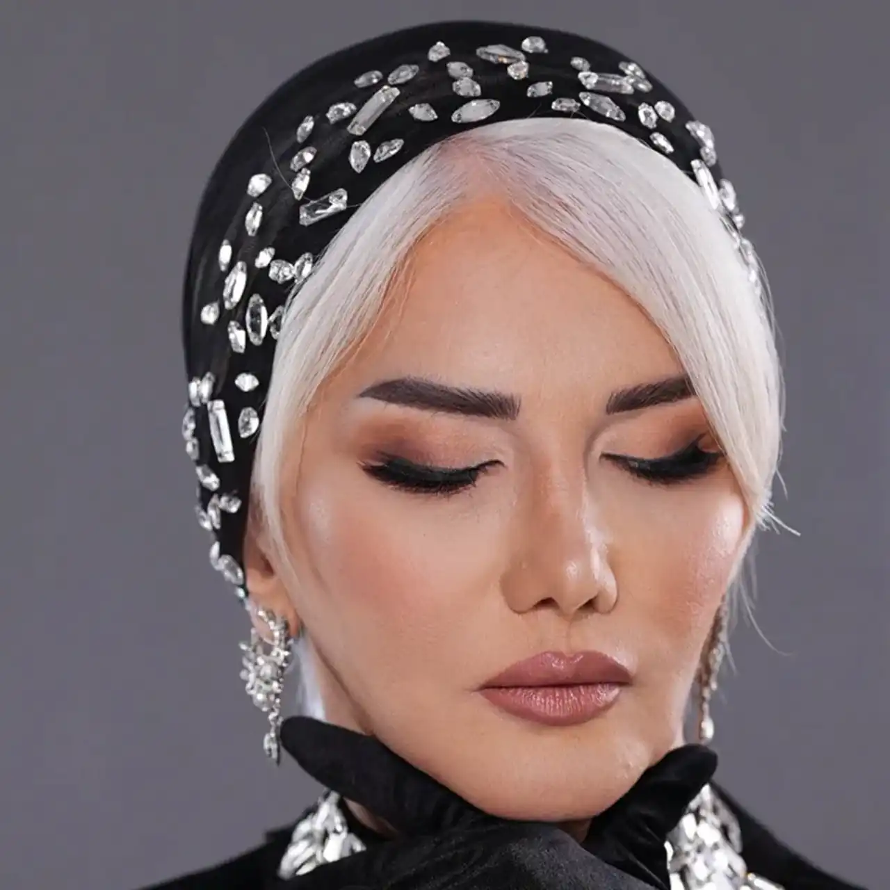 مدل آرایش جدید که با دقت و زیبایی برای درخشش شما در هر جمعی طراحی شده است