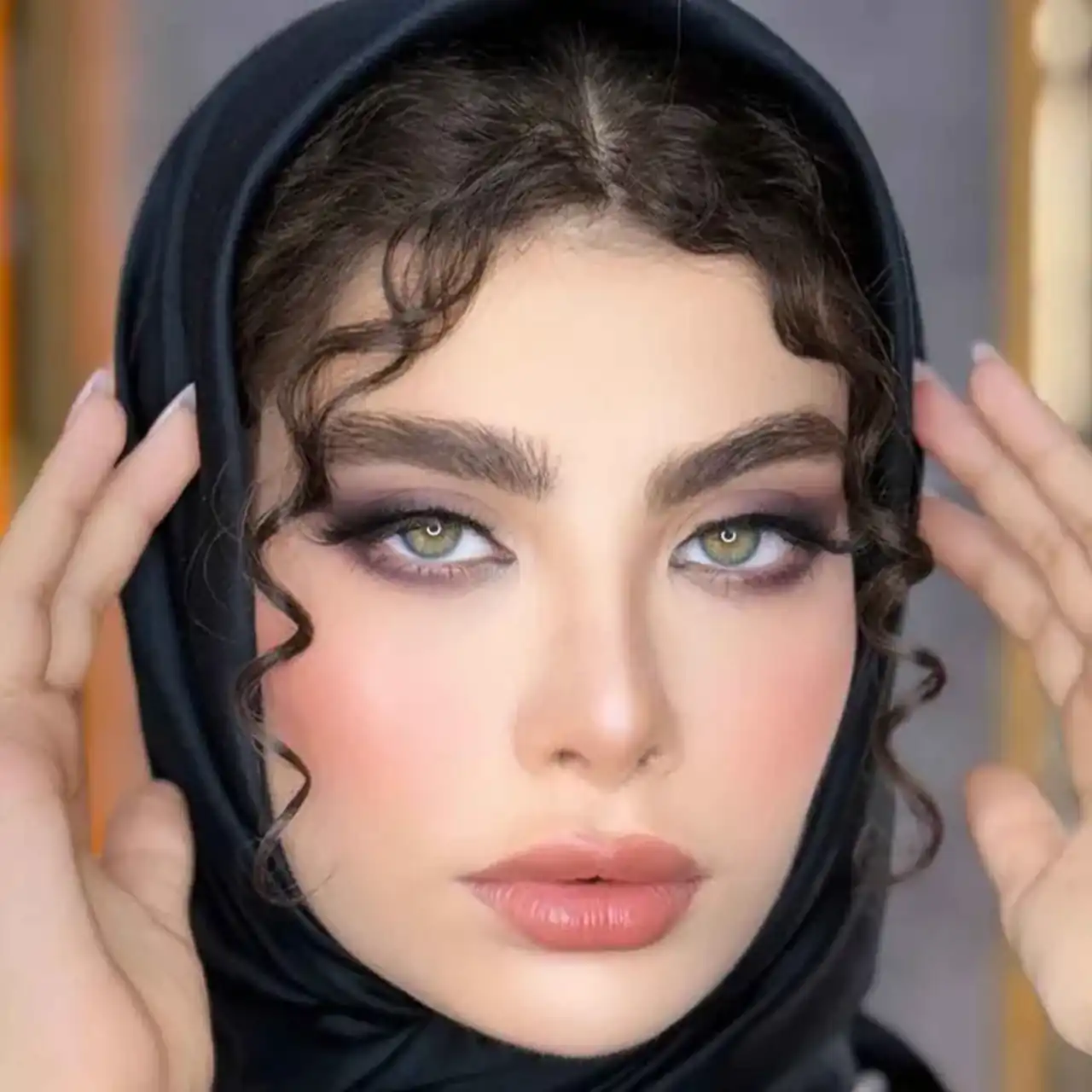 مدل آرایش جدید که با دقت و زیبایی برای درخشش شما در هر جمعی طراحی شده است