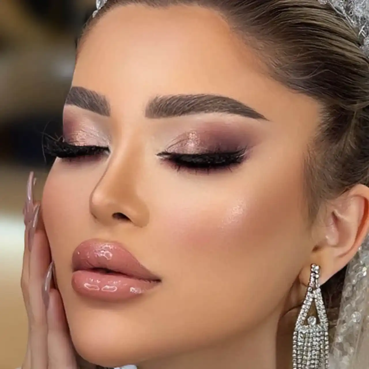 مدل آرایش جدید که با دقت و زیبایی برای درخشش شما در هر جمعی طراحی شده است