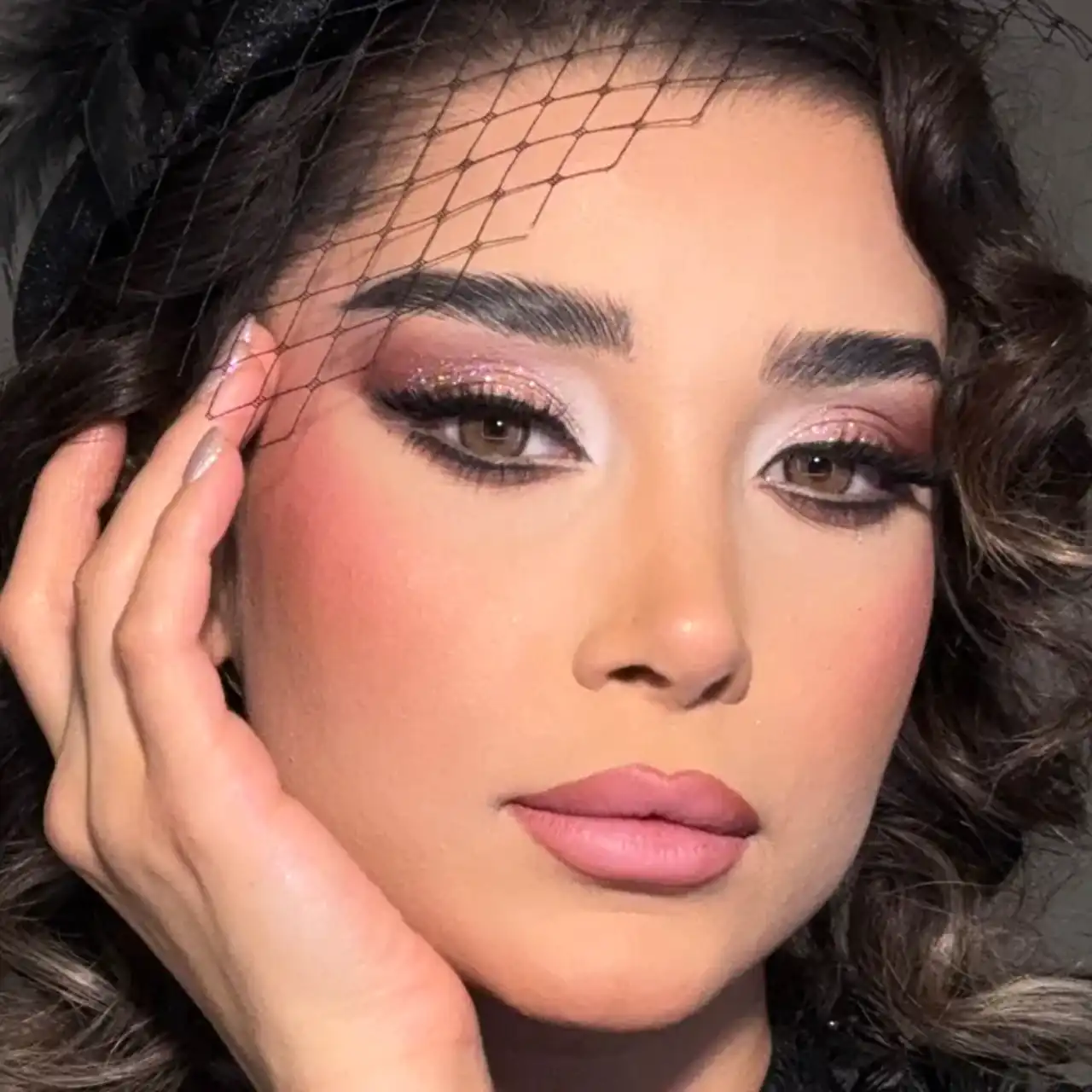 مدل آرایش جدید که با دقت و زیبایی برای درخشش شما در هر جمعی طراحی شده است