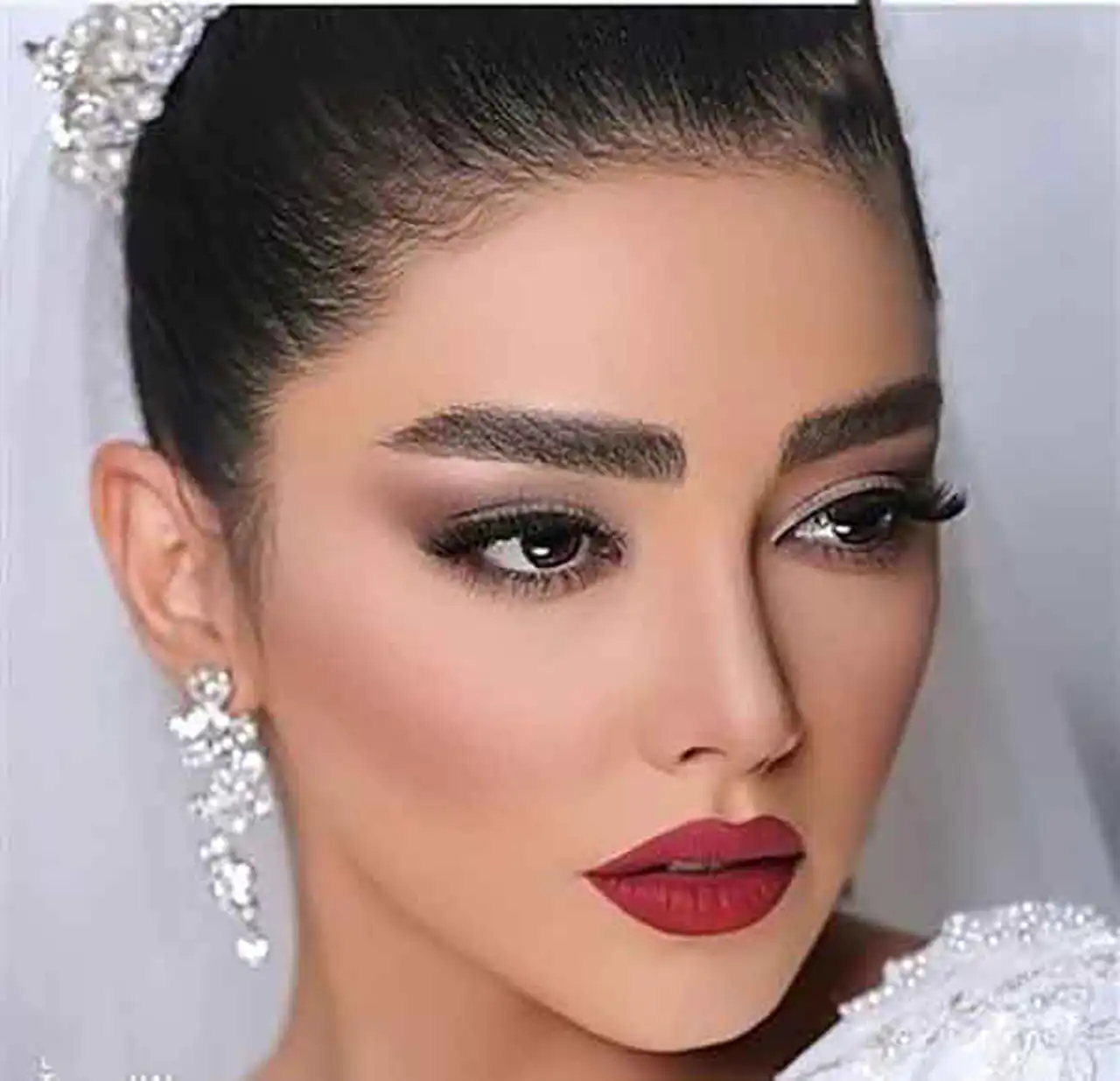 مدل آرایش جدید که با دقت و زیبایی برای درخشش شما در هر جمعی طراحی شده است