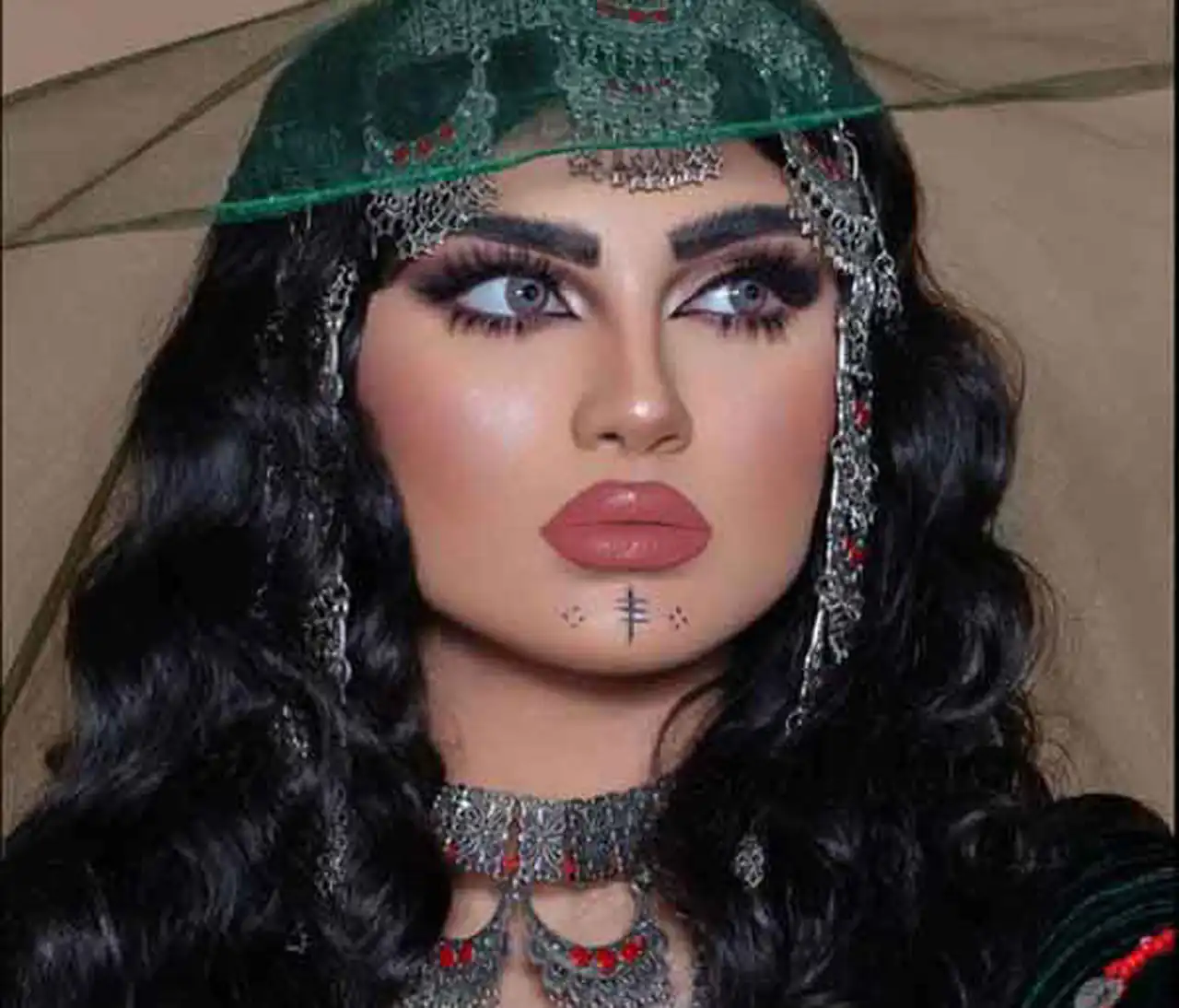 مدل آرایش تاجیکی زیبا و خاص + 15 تا از بهترین میکاپ های روز دنیا را اینجا ببینید
