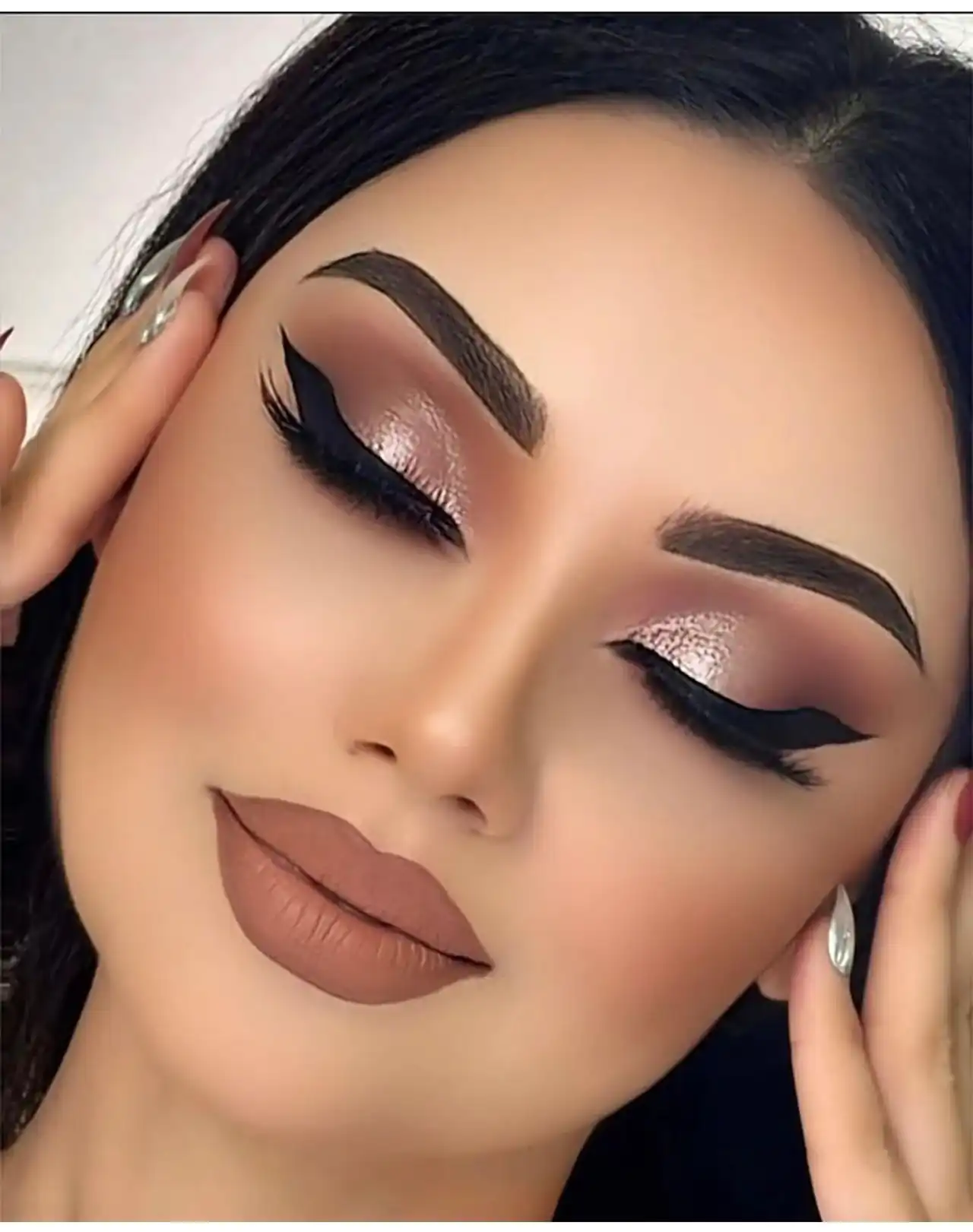 مدل آرایش تاجیکی زیبا و خاص + 15 تا از بهترین میکاپ های روز دنیا را اینجا ببینید