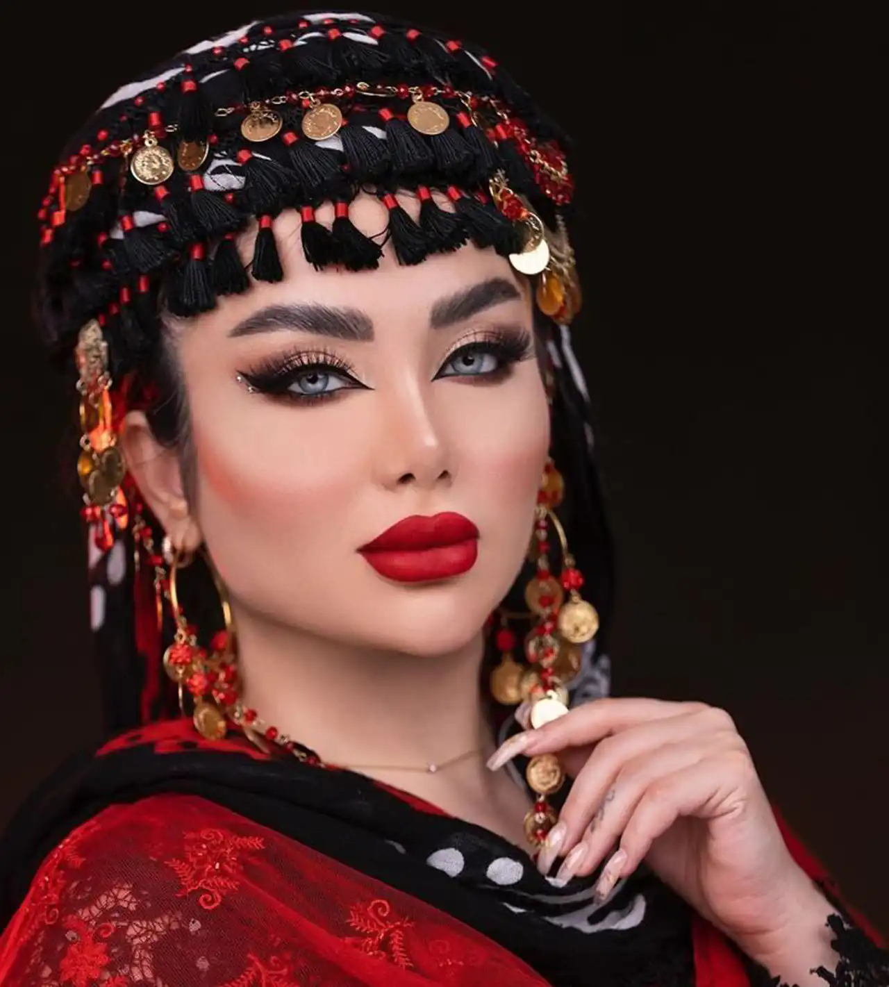 مدل آرایش تاجیکی زیبا و خاص + 15 تا از بهترین میکاپ های روز دنیا را اینجا ببینید