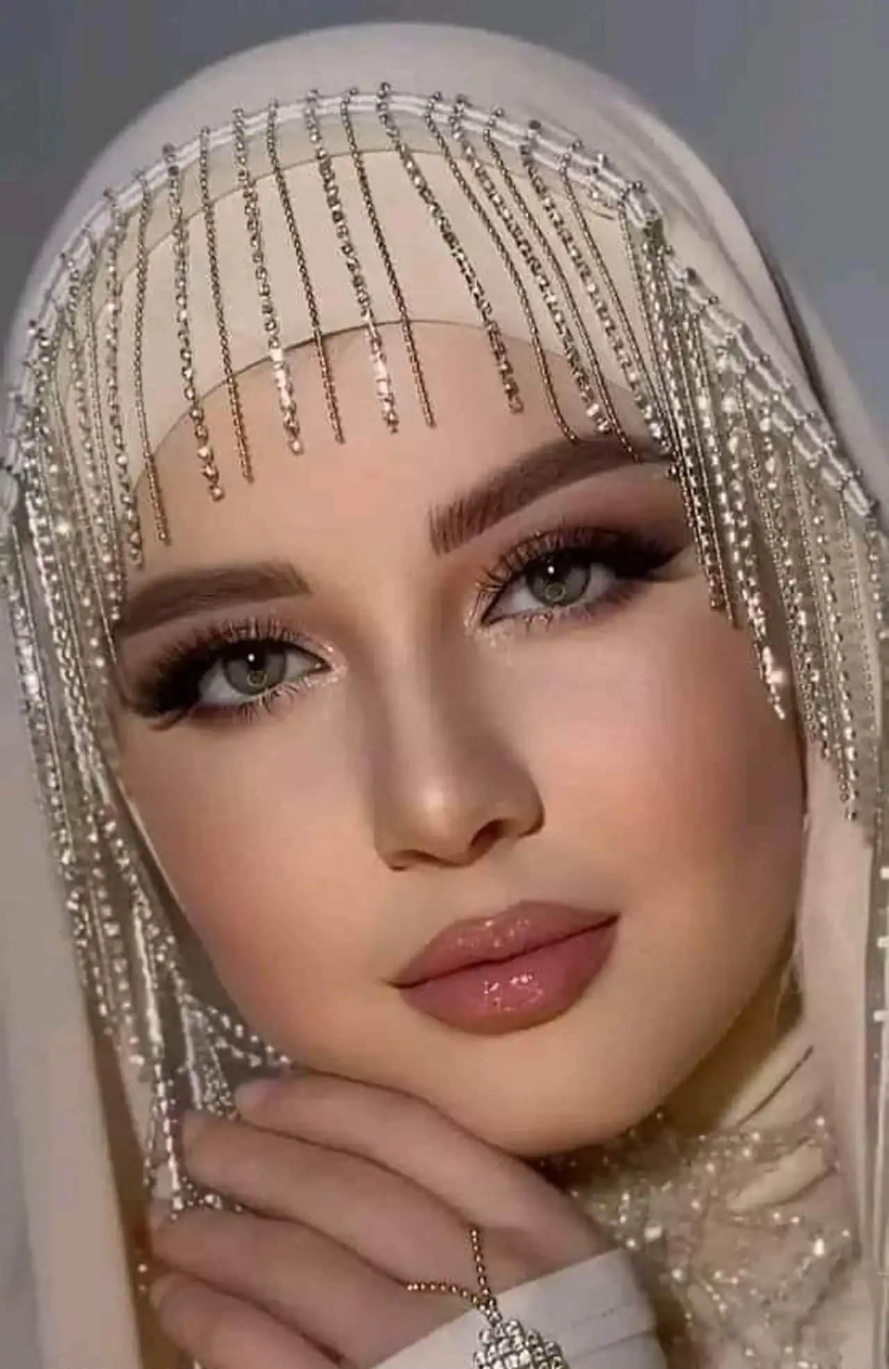 مدل آرایش تاجیکی زیبا و خاص + 15 تا از بهترین میکاپ های روز دنیا را اینجا ببینید