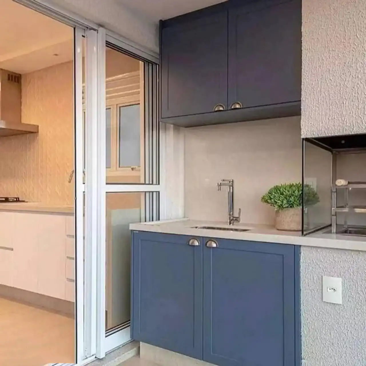 مدل آشپزخانه تراس دار فضایی زیبا دلنشین برای خلق طعم های نو و لذت بردن از نور