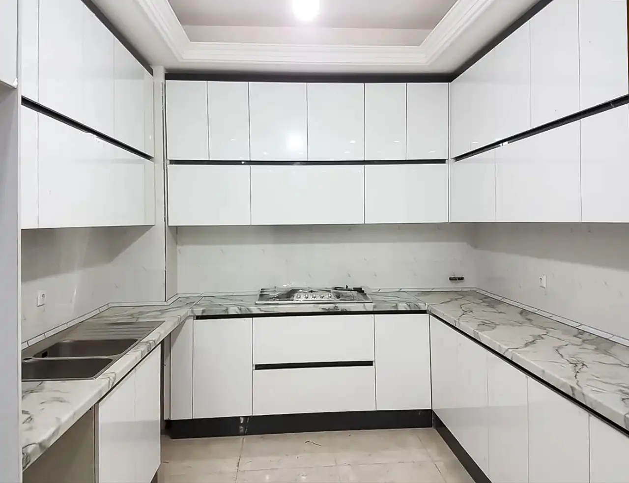 مدل کابینت سه طبقه ایده ای هوشمندانه برای نظم دهی و استفاده بهینه از فضای آشپزخانه