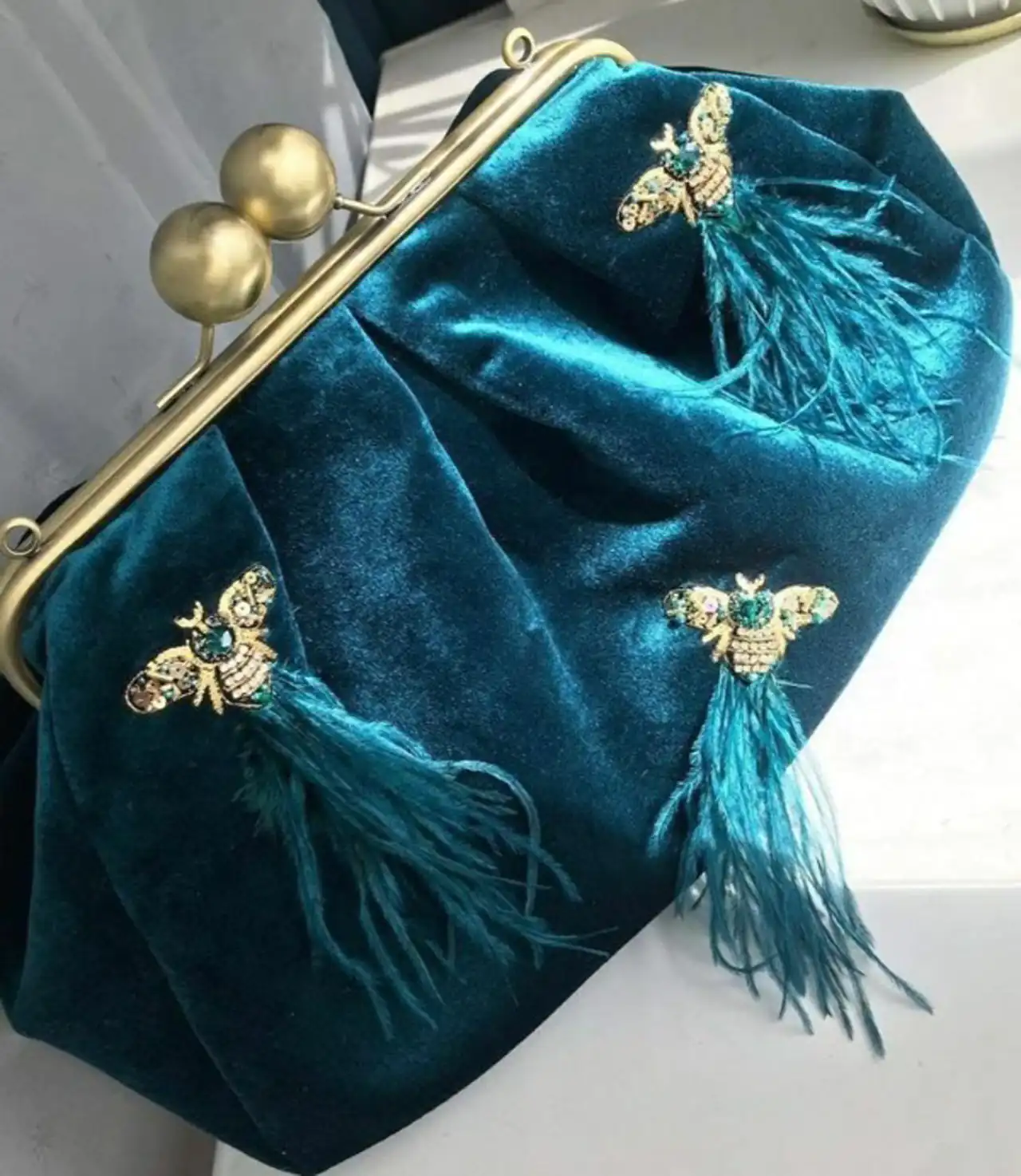 مدل کیف پارچه ای مخمل انتخابی لوکس و خاص برای تکمیل استایل منحصر به فرد