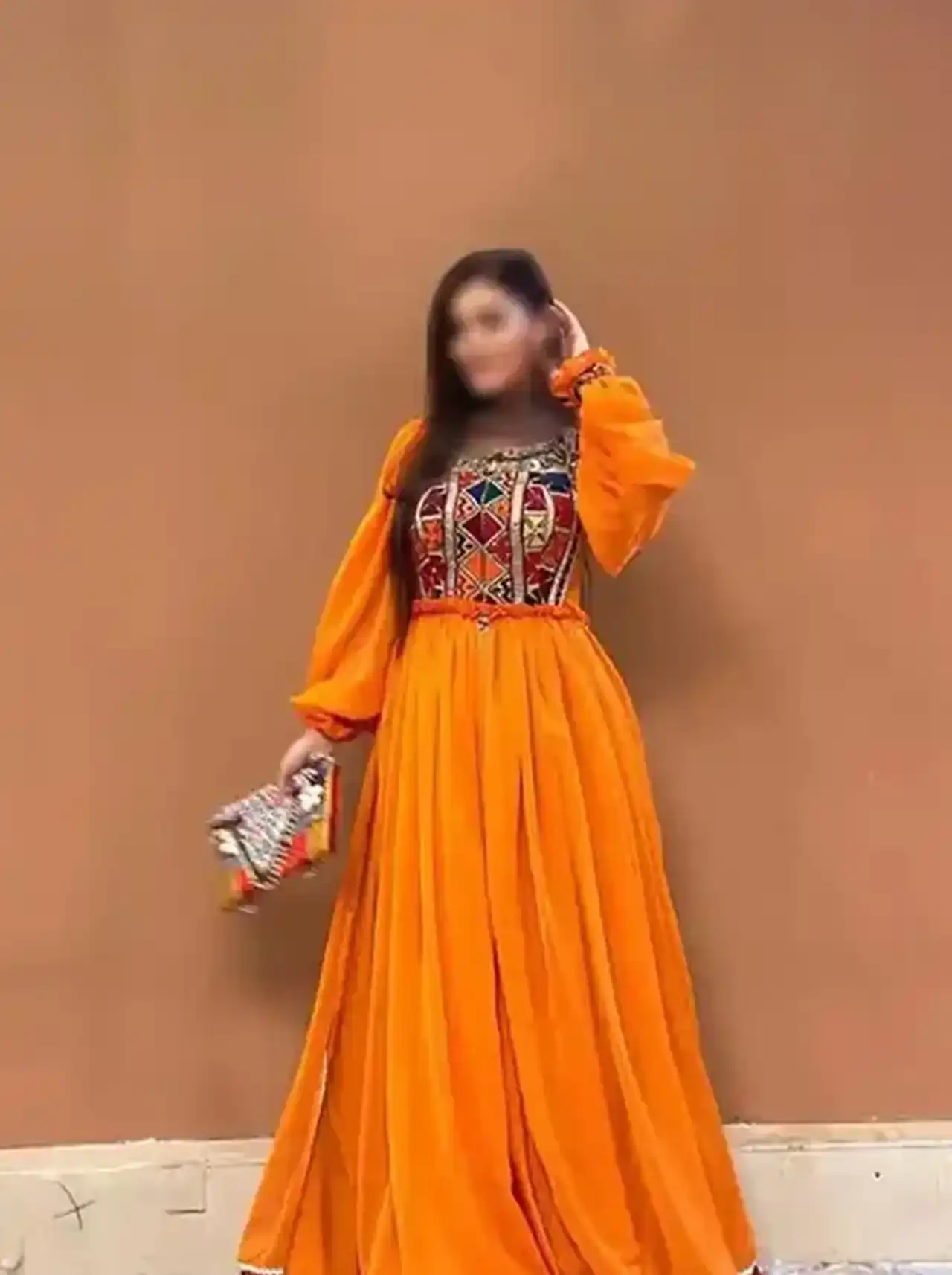 مدل لباس مجلسی افغانی + مدل های جدید و شیک لباس مجلسی افغانی سنتی ترکیبی از رنگ ها و الگوهای خاص