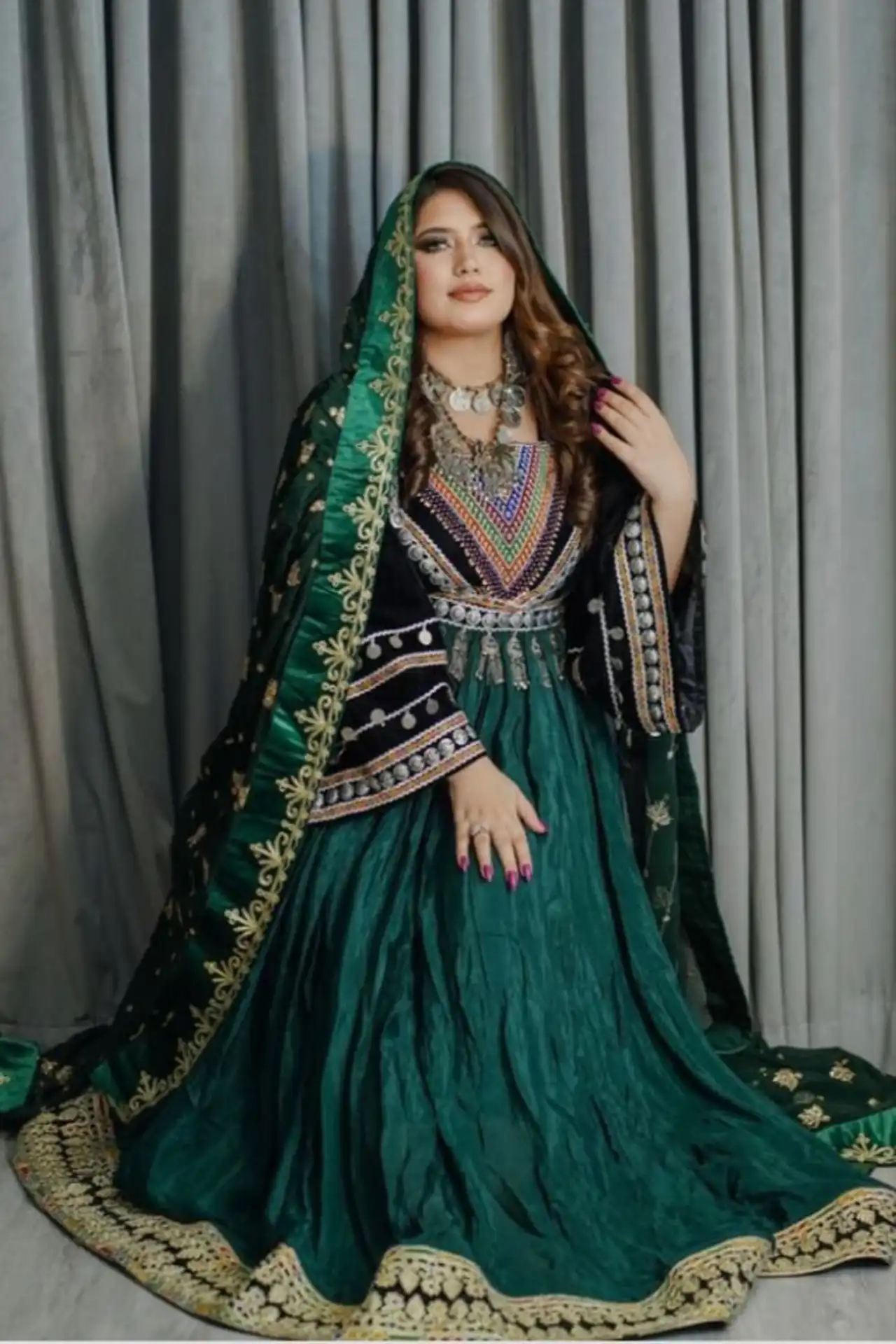 مدل لباس مجلسی افغانی + مدل های جدید و شیک لباس مجلسی افغانی سنتی ترکیبی از رنگ ها و الگوهای خاص