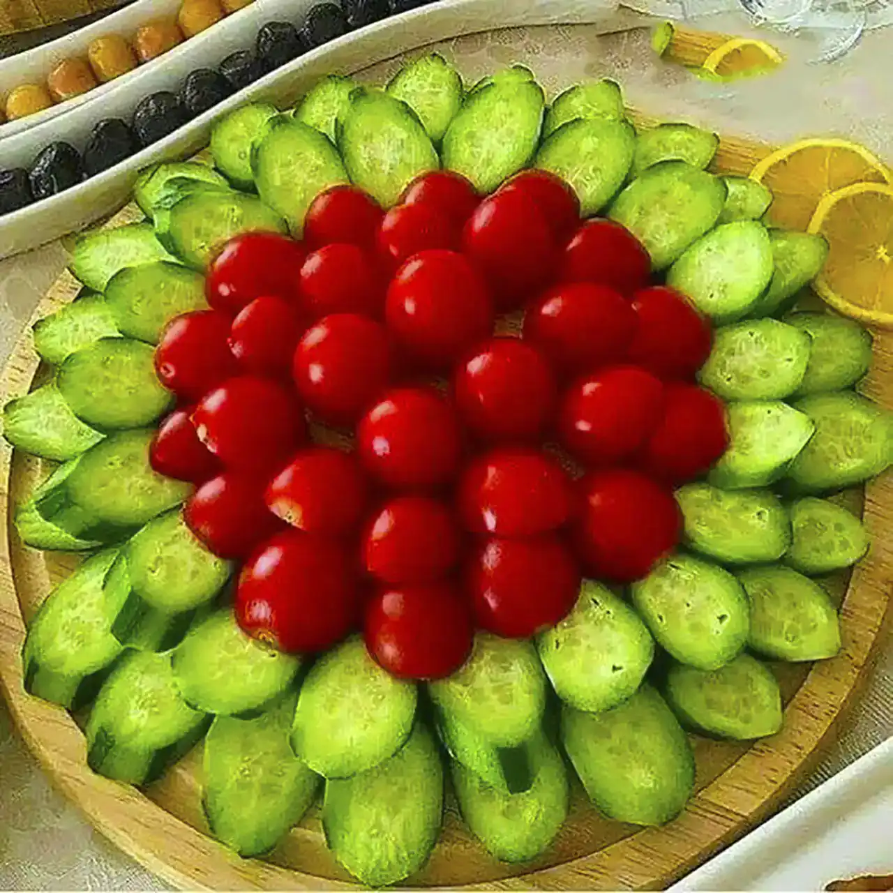 مدل سالاد با خیار و گوجه + تزیینات هنری و اشتهاآور برای سفرههای رنگین کدبانوها