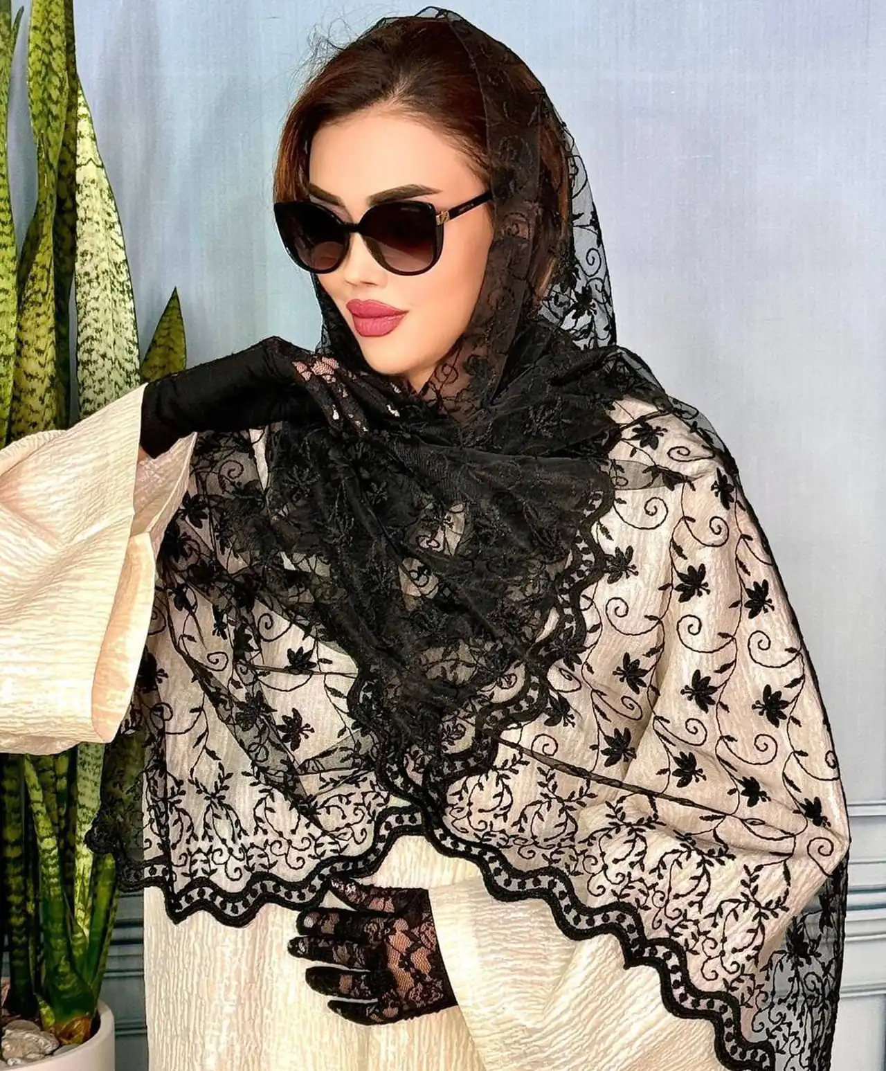 مدل شال مجلسی شیک برای خانم هایی که به دنبال زیبایی و ظرافت در استایل خود هستند 