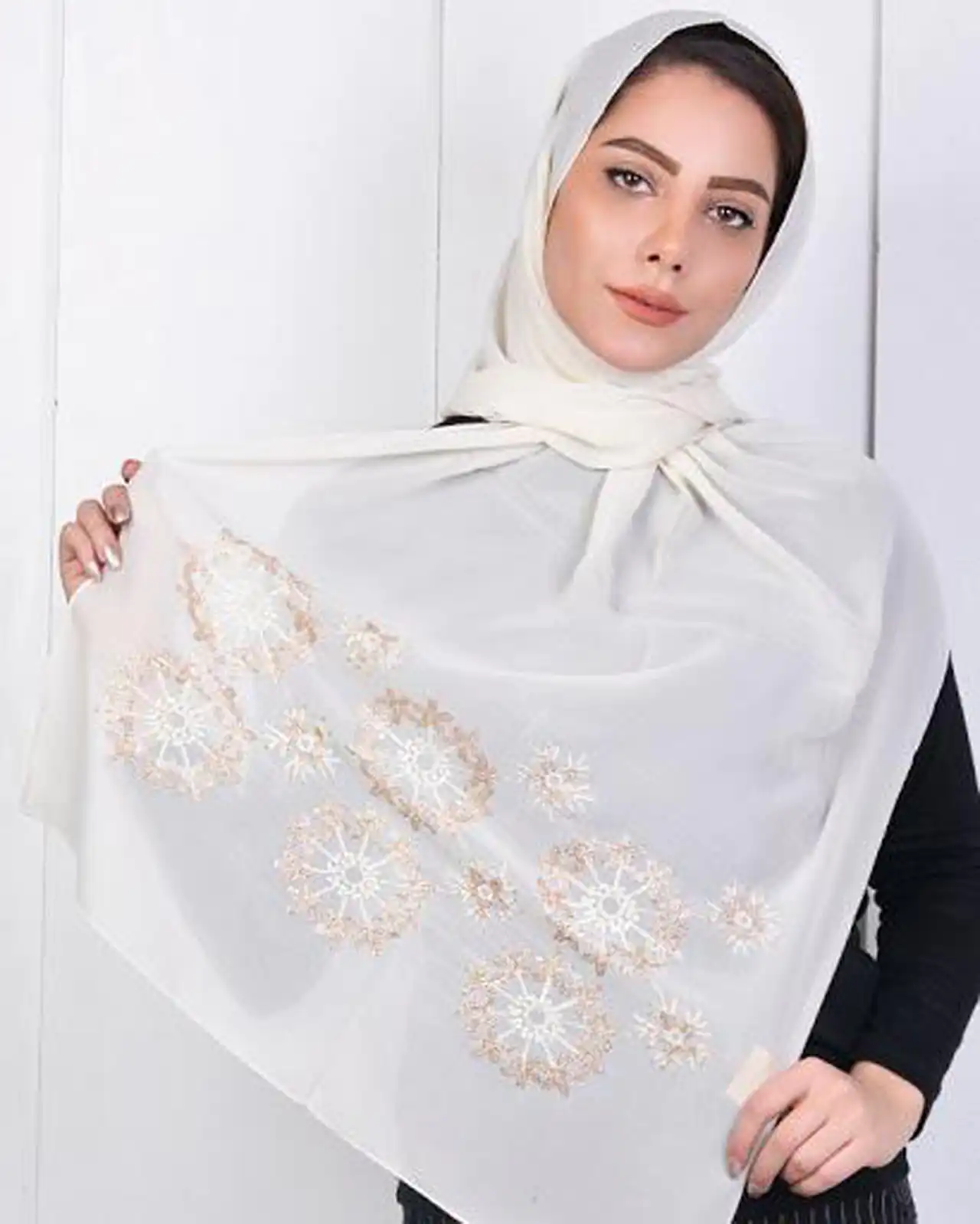 مدل شال مجلسی شیک برای خانم هایی که به دنبال زیبایی و ظرافت در استایل خود هستند 