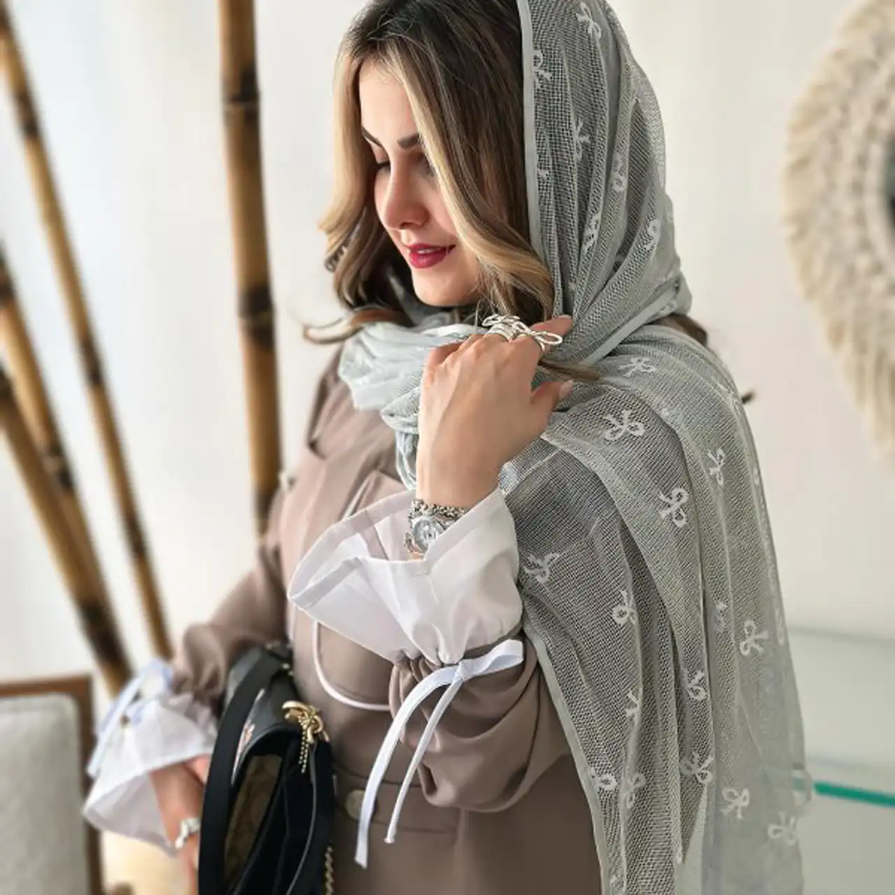 مدل شال مجلسی شیک برای خانم هایی که به دنبال زیبایی و ظرافت در استایل خود هستند 