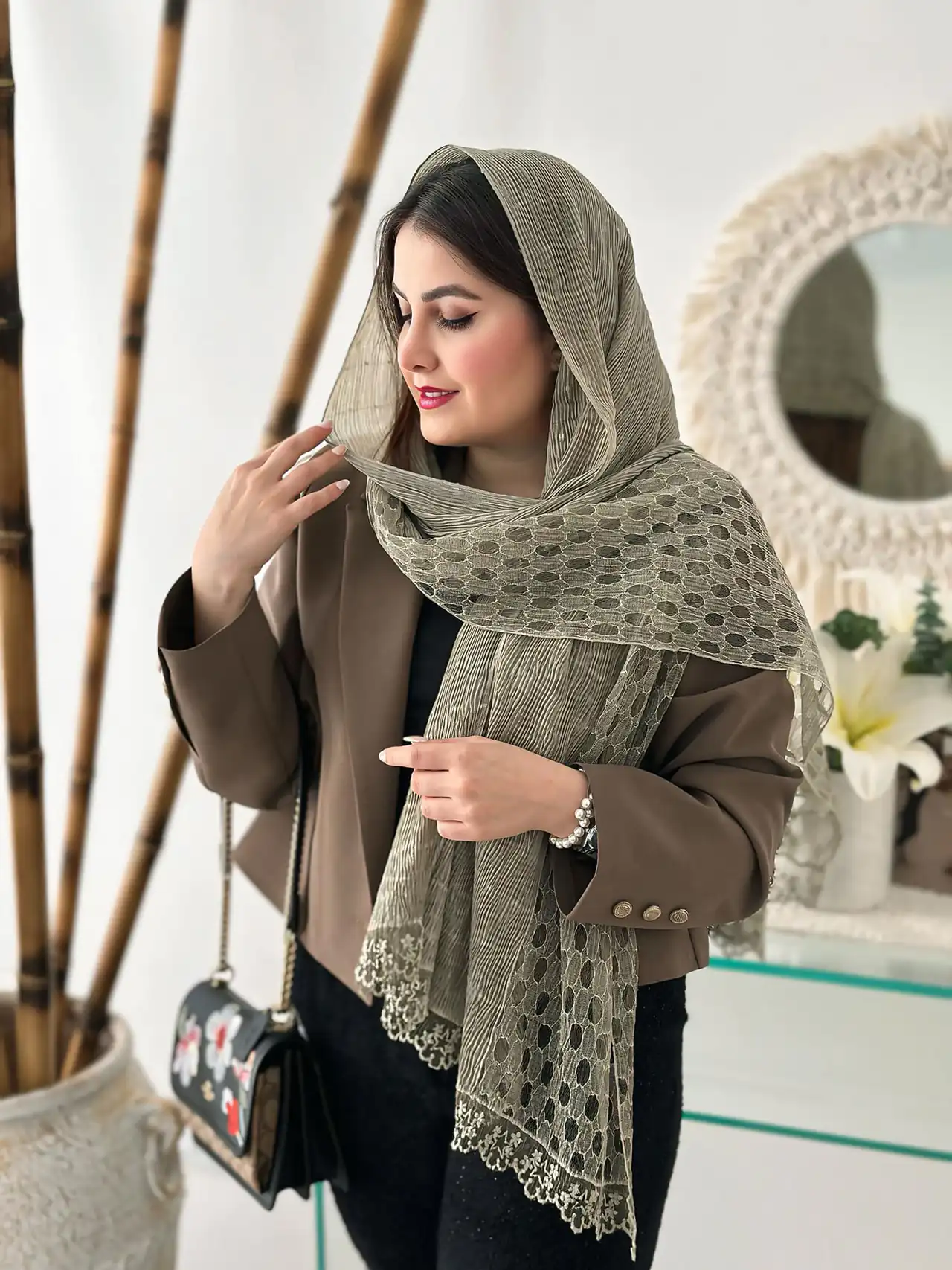 مدل شال مجلسی شیک برای خانم هایی که به دنبال زیبایی و ظرافت در استایل خود هستند 