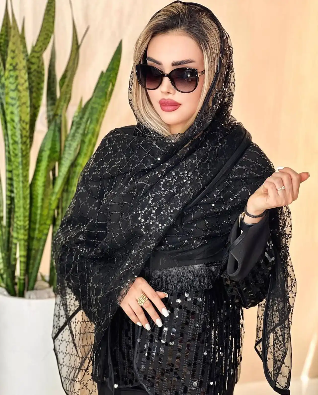 مدل شال مجلسی شیک برای خانم هایی که به دنبال زیبایی و ظرافت در استایل خود هستند 