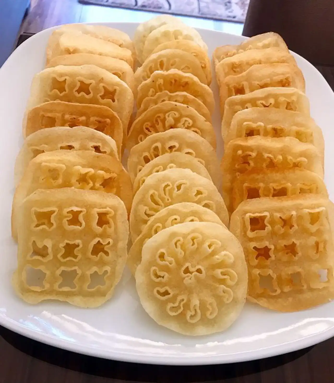 مدل شیرینی پنجره ای ترد و خوشمزه با دستور پخت اسان و سنتی برای کدبانوها