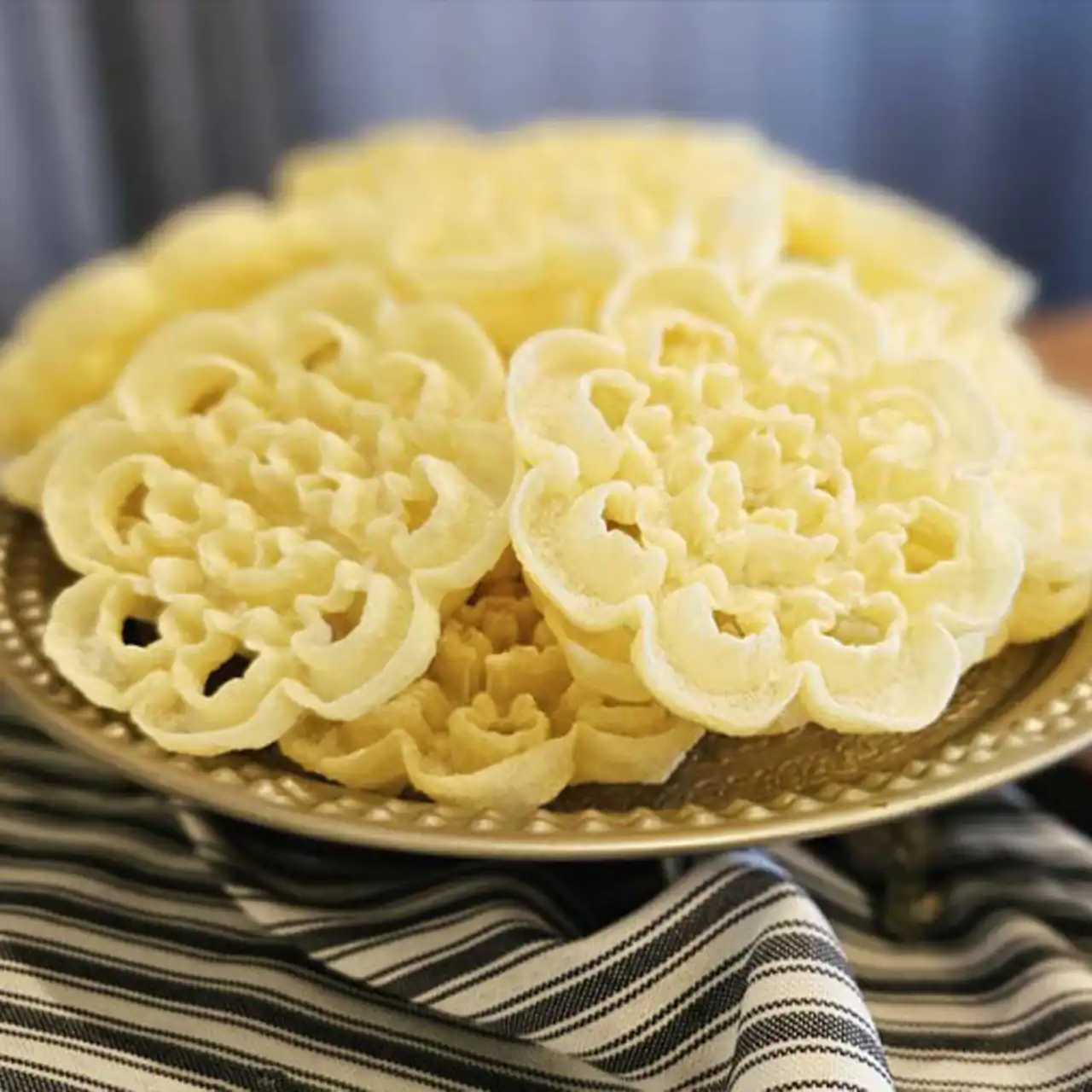 مدل شیرینی پنجره ای ترد و خوشمزه با دستور پخت اسان و سنتی برای کدبانوها
