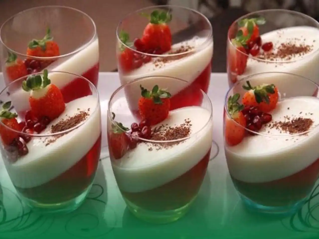 ژله تک نفره برای پذیرایی دسری شیک و اسان انتخابی ایده آل برای مهمانی های خاص 