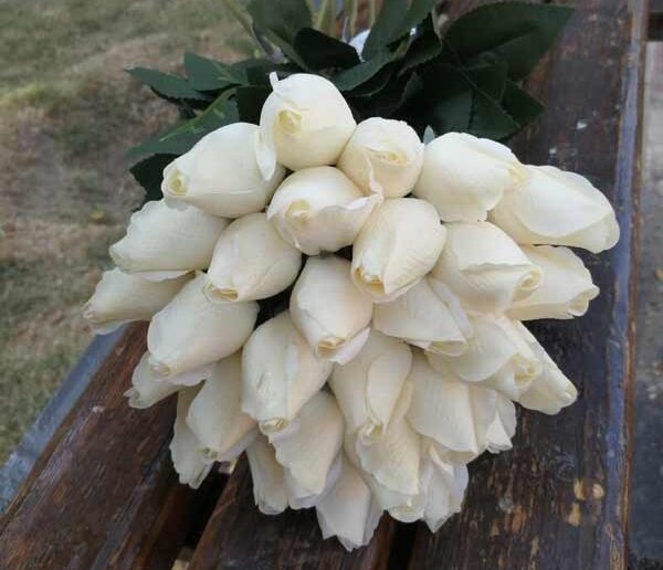 تعبیر خواب غنچه گل رز سفید برای زن باردار و گل رز صورتی برای زن متاهل
